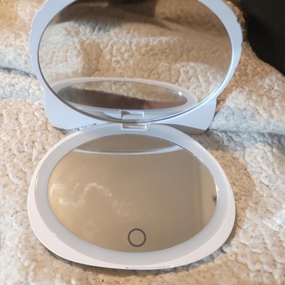 Impressions Hello Kitty Compact Mirror - Picture 2 of 4